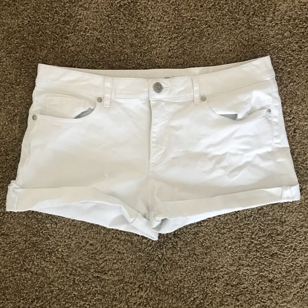 SIZE 29/8 LOFT WHITE ROLLED HEM SHORTS